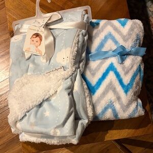 Blue and White Baby Blanket Set